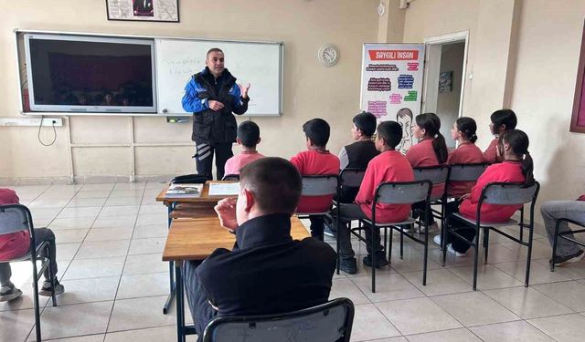 Kars'ta öğrencilere temel güvenlik ve güvenli internet eğitimi
