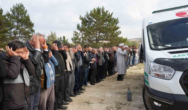 Kastamonu'da öldürülen aynı aileden dört kişi, yan yana toprağa verildi