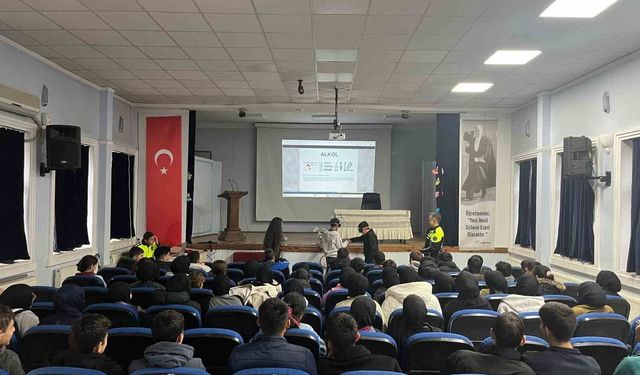 Kastamonu'da trafik kurallarıyla ilgili öğrencilere hayati uyarılar