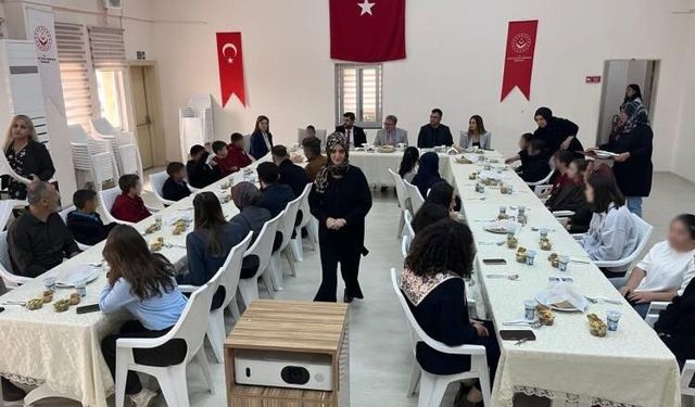 Kaymakam Helvacı, çocuklarla aynı sofrada buluştu