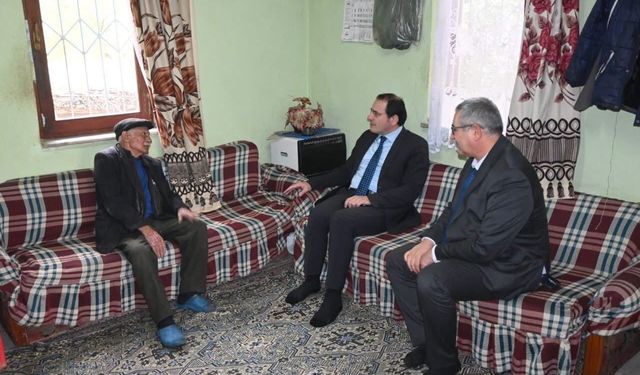 Kaymakam Türker'den Yaşlılar Haftasına özel anlamlı ziyaret