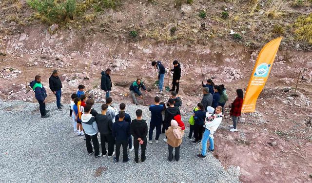 Kayseri Büyükşehir'den yeşil seferberlik: Bin 150 fidan toprakla buluştu