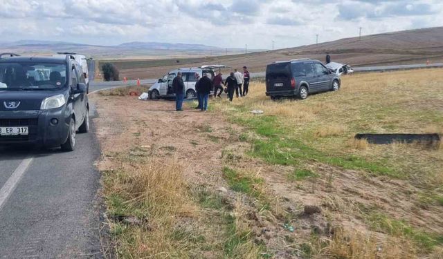 Kayseri'de hafif ticari araçla otomobil çarpıştı: 1 ölü, 3 yaralı