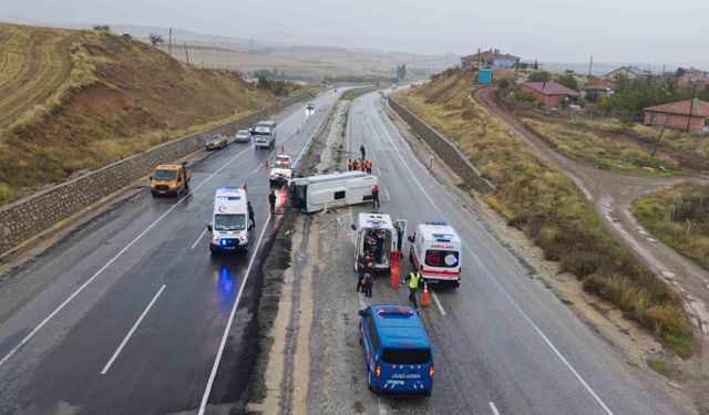 Kırıkkale'de işçi servisi devrildi: 1'i ağır 15 yaralı
