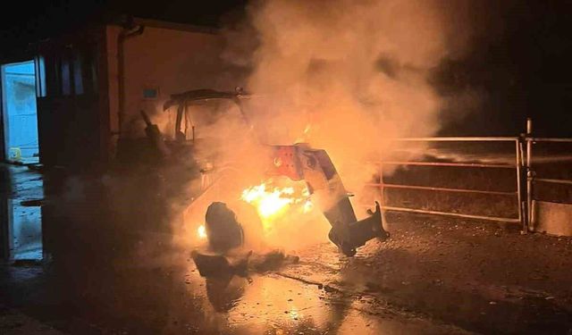 Kırklareli'de iş makinesi alev alev yandı