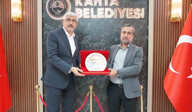 Kitap Fuarı ve Kerge Festivali için Başkan Hallaç'a plaket