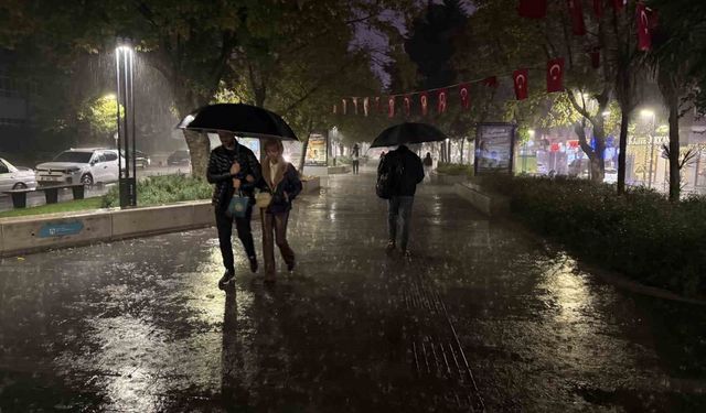 Kocaeli'de beklenen sağanak etkisini göstermeye başladı