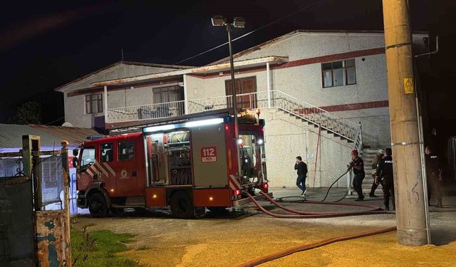 Konfeksiyon atölyesinde çıkan yangın büyümeden söndürüldü