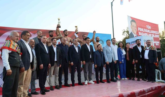Kozan'da başpehlivan Efe Anıl Al oldu