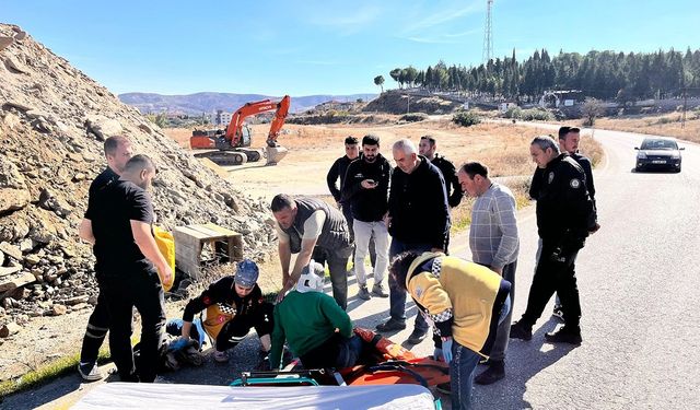 Kula'da otomobil ile motosiklet çarpıştı: 1 ağır yaralı