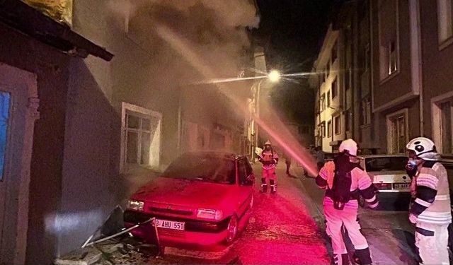 Kütahya'da 3 katlı binada yangın: 1 ölü