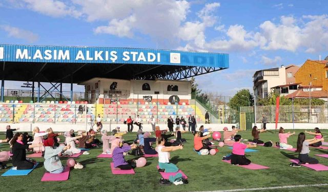 Kütahya'da 'Pembe Pilates' etkinliğiyle meme kanserinde erken tanıya dikkat çekildi
