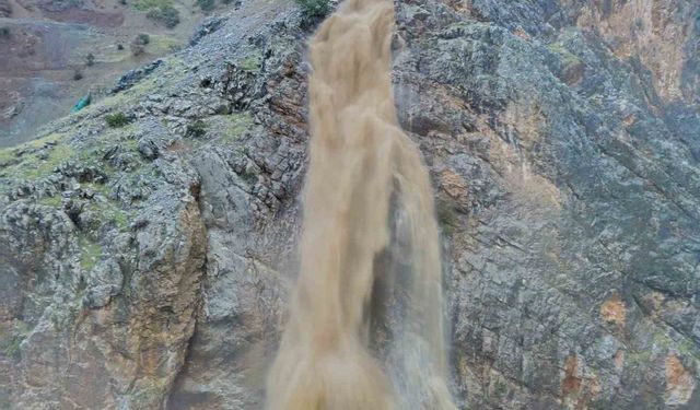 Malatya'da sağanak yağış taşkınlara neden oldu