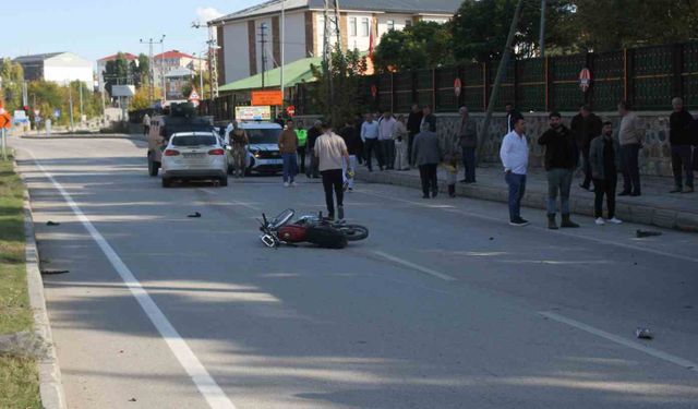 Malazgirt'te otomobille motosiklet çarpıştı: 2 ölü