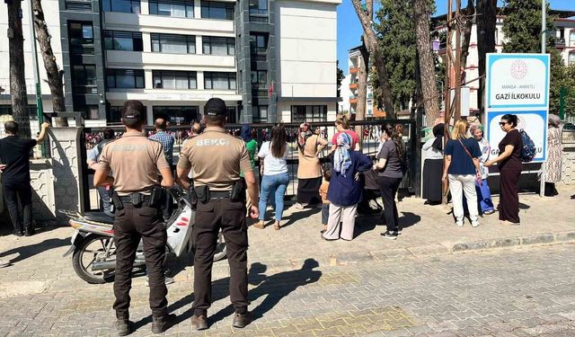 Manisa'da okul güvenliği için 8 bine yakın personel sahaya indi