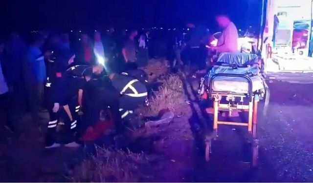 Mardin'de otomobil motosikletle çarpıştı: 1'i ağır 2 yaralı