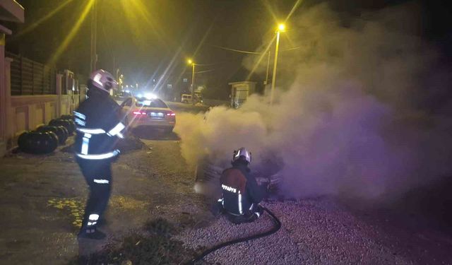 Mardin'de park halindeki otomobilde yangın