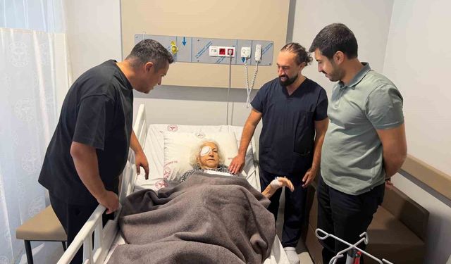 Marmaris Devlet Hastanesi'nde 93 yaşındaki hastaya başarılı göz ameliyatı