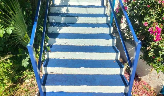 Mavi beyaz boyama çalışmaları devam ediyor