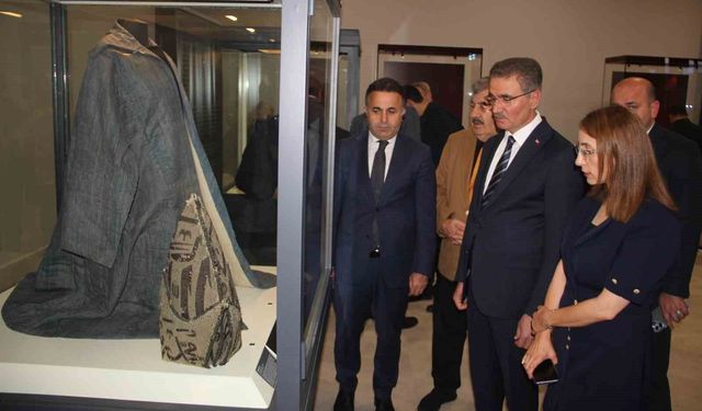 Mevlana'nın hırkası ve Şems-i Tebrizi'nin serpuşu Erzurum'da sergileniyor