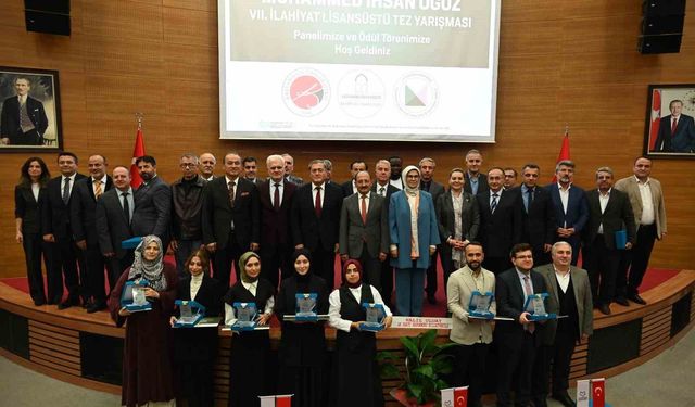 Muhammed İhsan Oğuz 7. İlahiyat Lisansüstü Tez Yarışması'nda ödüller sahiplerini buldu