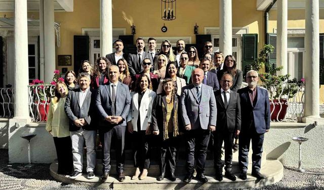 Muhtarlar Konfederasyonu temsilcileri ile Adm ve Gdz Elektrik temsilcileri İzmir'de buluştu