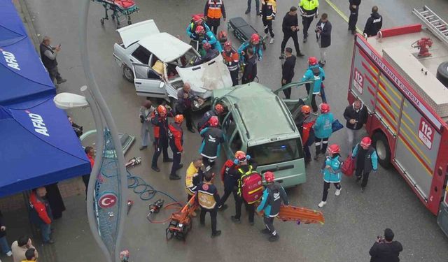 Muş'ta 100 personelin katılımıyla trafik kazası tatbikatı yapıldı