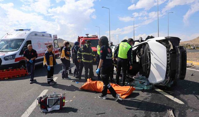 Nevşehir'de kamyonet ile otomobil çarpıştı: 2 ölü, 1 yaralı