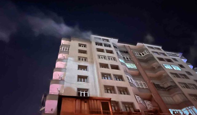 Niğde'de 9. katta yangın paniği: 5 kişi dumandan etkilendi
