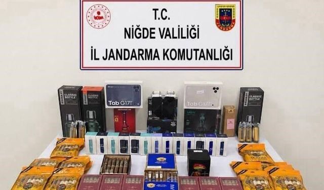 Niğde'de kaçak ürün operasyonu: Çok sayıda elektronik cihaz ve tütün ürünü ele geçirildi