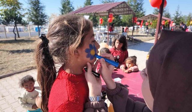 Niğde'de mevsimlik tarım işçilerinin çocukları gönüllerince eğlendi