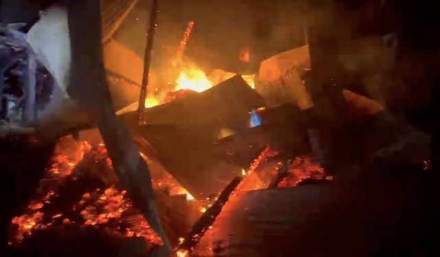 Osmaniye'de samanlık yangını itfaiye ekiplerince söndürüldü