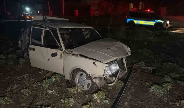 Polisin 'dur' ihtarına uymayan otomobil tarlaya uçtu: 1 yaralı