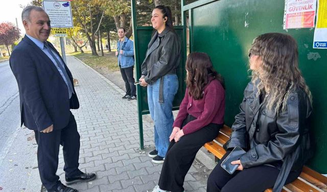 Rektör Altun, kampüste öğrenci ve esnafla sohbet etti