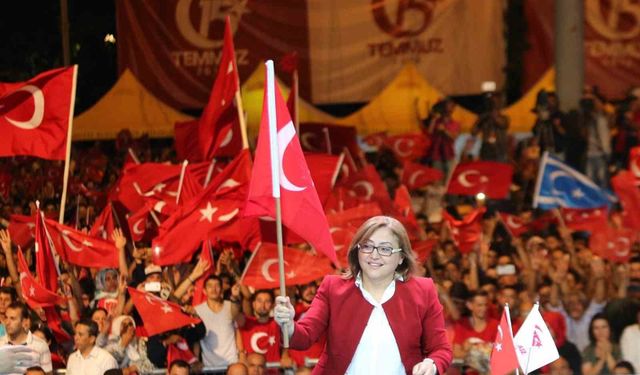 Şahin: 'Cumhuriyet, ortak geleceğimizin ve milli iradenin en güçlü teminatıdır'