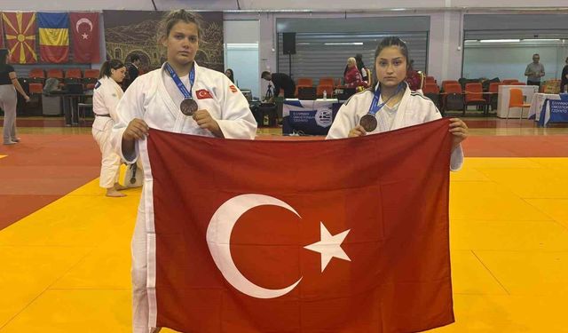 Salihlili sporculardan Yunanistan'da madalya başarısı