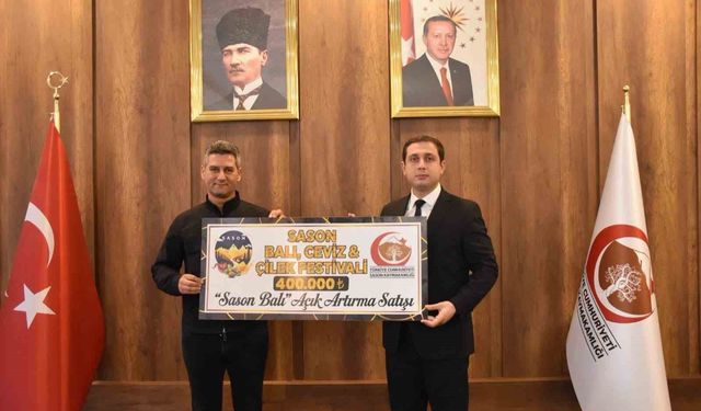 Sason'da rekor fiyata satılan 1 kilogram balın bedeli üreticilere teslim edildi