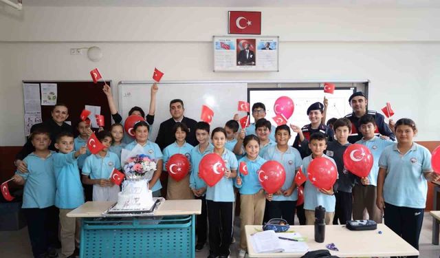 Şehit kızı Ada Su'ya jandarmadan doğum günü sürprizi