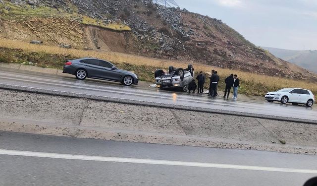 Siirt'te kontrolden çıkan otomobil takla attı: 2 yaralı