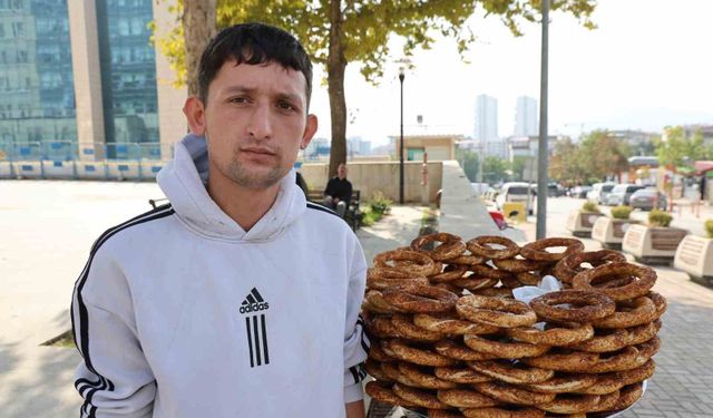 Simit tezgahına not bırakıp KPSS sınavına giren genç: 'Aldığı ücreti fazlasıyla içerisine bırakmışlardı'