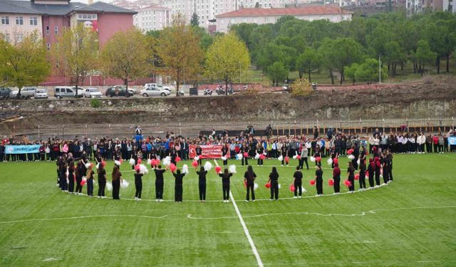 Sındırgı'da Cumhuriyet Bayramı coşkusu stadyuma taştı