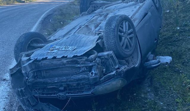 Sinop'ta otomobil takla attı: 2 yaralı