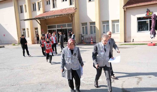 Sivas Cumhuriyet Üniversitesi hastanesinde afet tatbikatı gerçeğini aratmadı