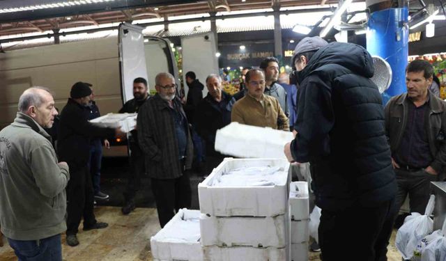 Sivas'ta balıkçı pazarlarına Karadeniz illerini aratmayacak görüntüler yaşanıyor