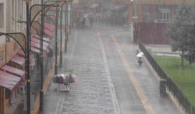 Sivas'ta kuvvetli sağanak maddi hasara yol açtı