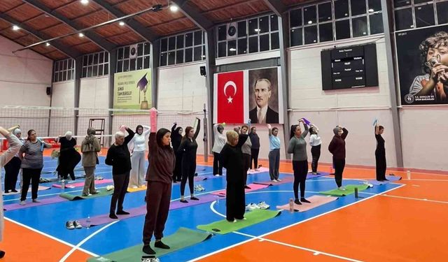 Sivrihisar'da kadınlara yönelik pilates kursu 57 kişinin katılımıyla başladı