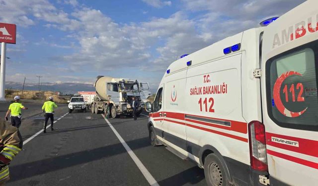 Sondaj kamyonu ile beton mikseri çarpıştı: 2 yaralı