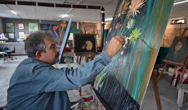 Tarsus'ta esnaf vitrinleri sanat galerisine dönüştü