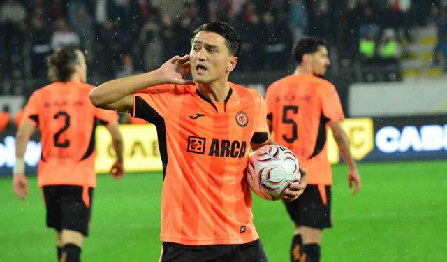 Trendyol Süper Lig: Çorum FK: 1 - Çaykur Rizespor: 1 (İlk yarı)