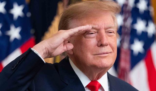 Trump: 'Putin'le görüştüm, Rusya piyasaya derhal 300 bin ton dizel akaryakıt tedarik edecek'